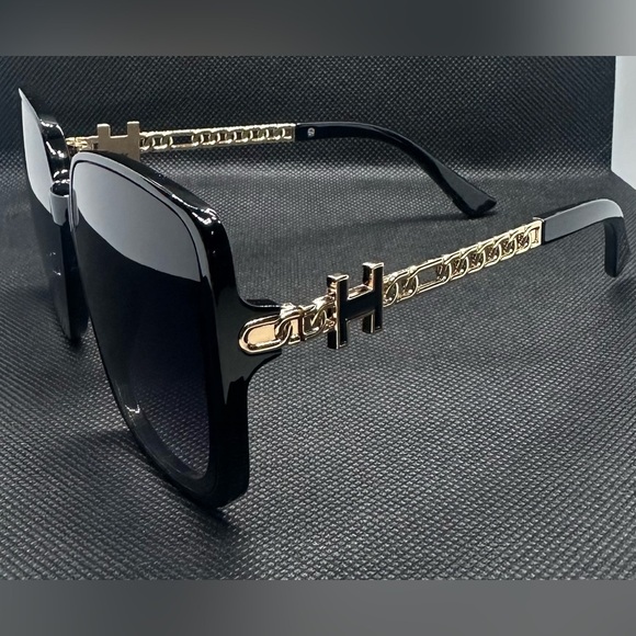 ✨?Chic Black Oversized Square Sunglasses w/ Gold Chain Detail | UV Protection✨ main image 15